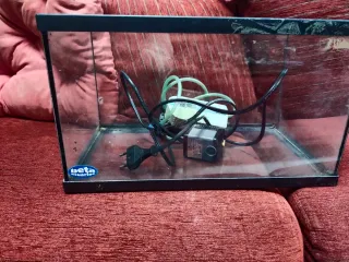 Dos acuarios 40 y 30 litros