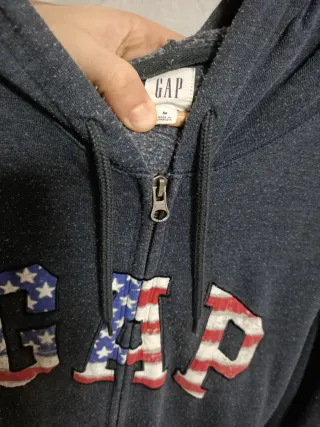 Sudadera GAP con cremallera y logo bandera USA