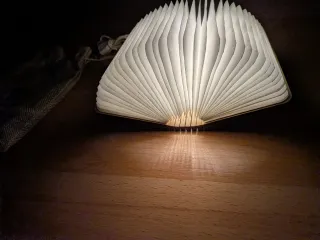 Lámpara de madera beige