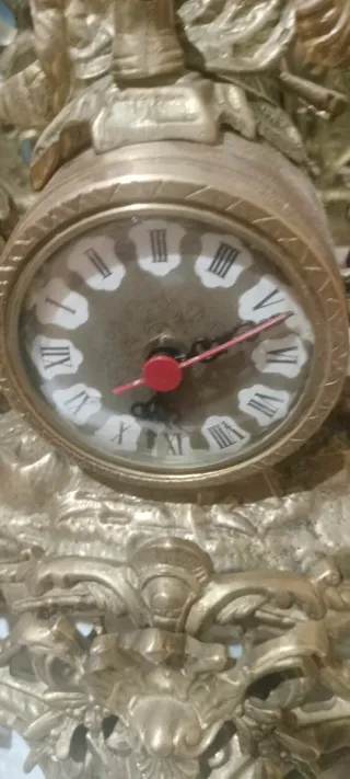 Reloj de mesa antiguo dorado