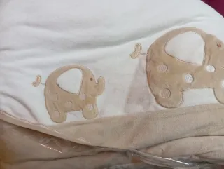 Edredón y chichonera cuna elefantes