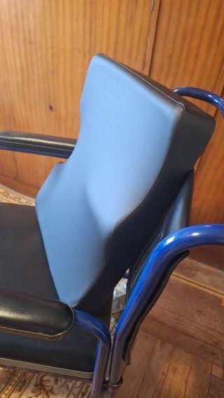 Silla de ruedas con orinal