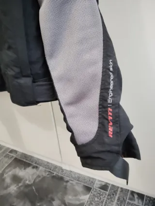 Chaqueta Revit Negra y Gris