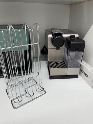 Cafetera Nespresso Lattissima Touch de De’Lo Plata