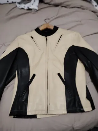 Chaqueta Nhel Cuero Beige y Negro