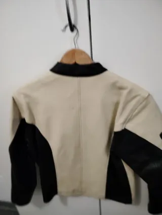 Chaqueta Nhel Cuero Beige y Negro