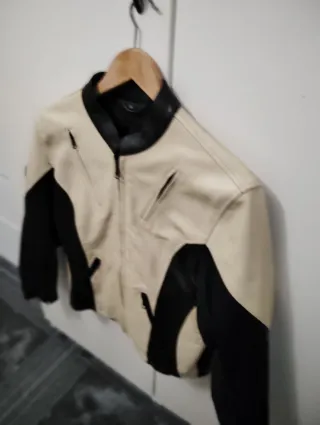 Chaqueta Nhel Cuero Beige y Negro