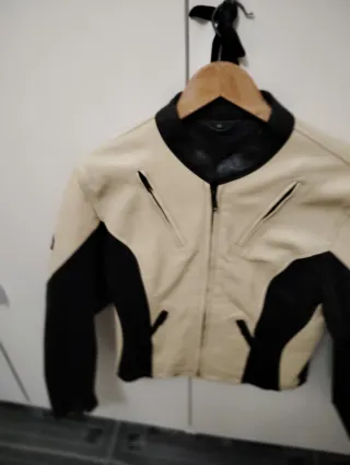 Chaqueta Nhel Cuero Beige y Negro