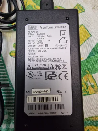 Adaptador de corriente Asian Power Devices Inc.