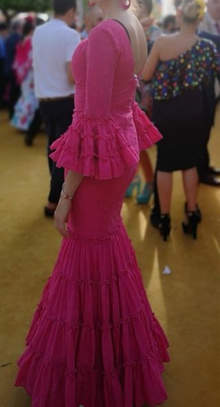 Traje de flamenca rosa.