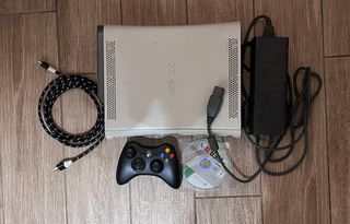 Xbox 360 Bianca 60 GB + Controller + Giochi