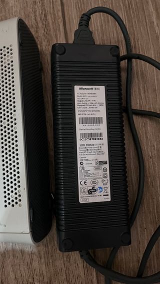 Xbox 360 Bianca 60 GB + Controller + Giochi