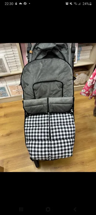 Saco impermeable cuadros silla paseo