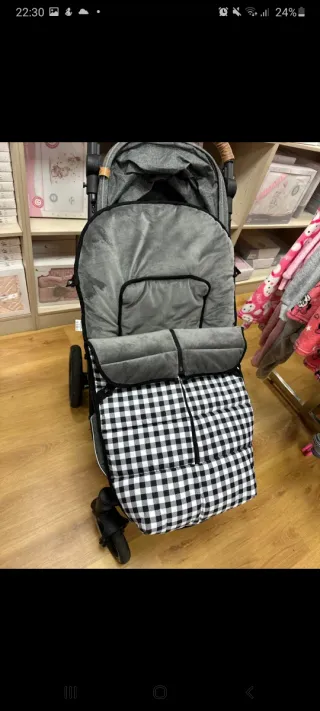 Saco impermeable cuadros silla paseo