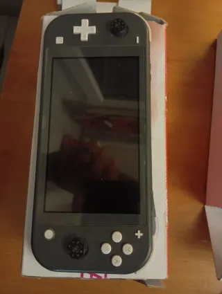 Nintendo Switch Lite per parti