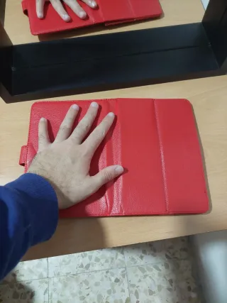 Custodia rossa per tablet piccola