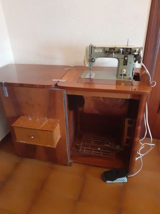 Máquina de coser Alfa vintage