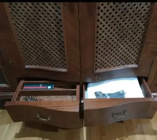 Armario aparador restaurado madera y cristal