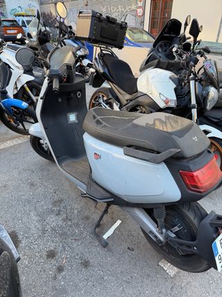 Moto Eléctrica NIU MQI+ Gris