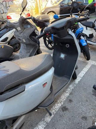 Moto Eléctrica NIU MQI+ Gris