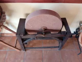 Mueble de piedra de afilar