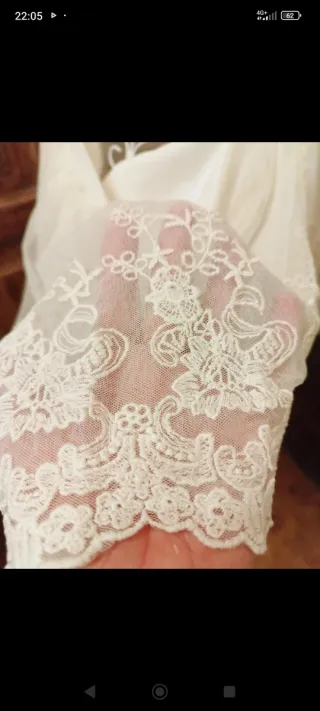 Falda de tul color blanco roto/beige con encaje