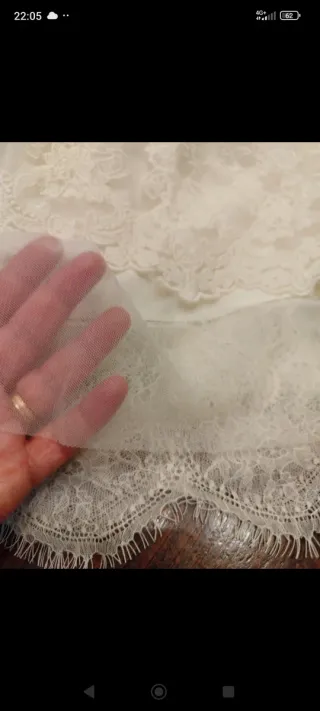 Falda de tul color blanco roto/beige con encaje