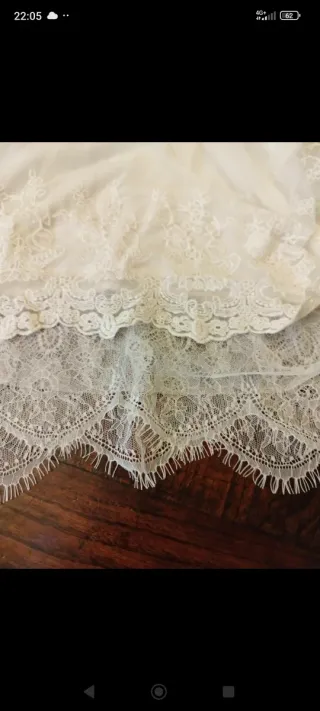 Falda de tul color blanco roto/beige con encaje