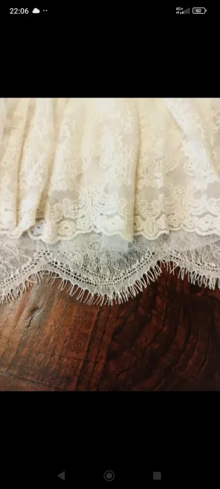 Falda de tul color blanco roto/beige con encaje