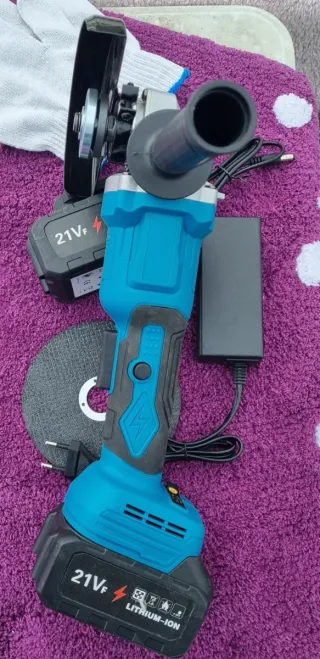 Radial 21V con 2 baterías y caja original cargador