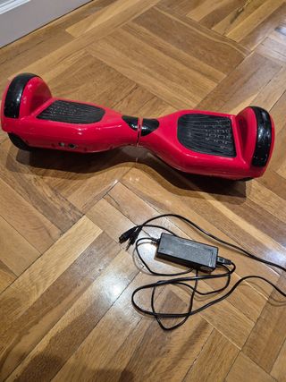 Hoverboard roja y cargador