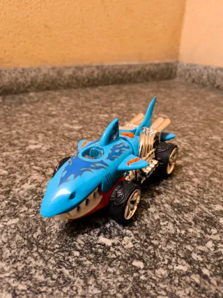 Macchinina Hot Wheels Sharkruiser