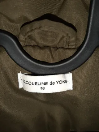 Parka verde con capucha y pelo