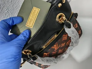 Borsa Louis Vuitton Monogram in tela marrone e oro
