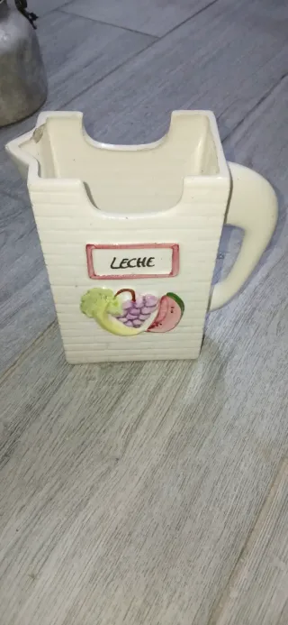 Set di articoli da cucina: caraffa, caffettiere e barattolo