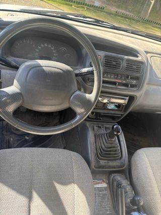 Suzuki Grand Vitara 2.5 V6