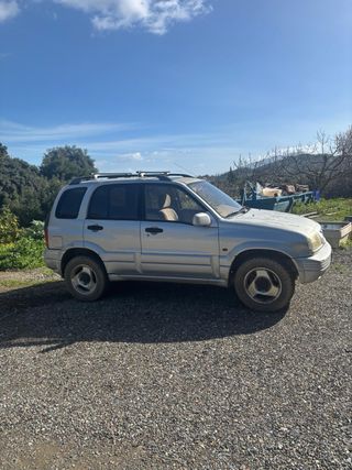 Suzuki Grand Vitara 2.5 V6