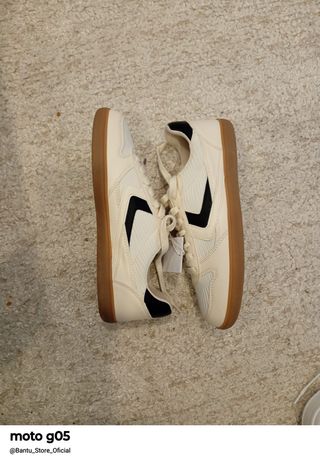 Tênis Bershka bege e preto