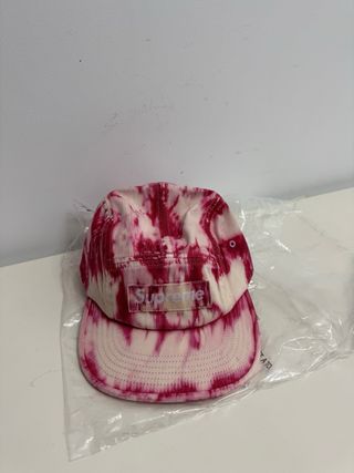Gorra Supreme Tie Dye Roja Multicolor