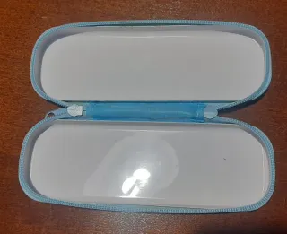 Estuche para lápices azul con lunares