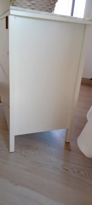 Cómoda blanca con espejo