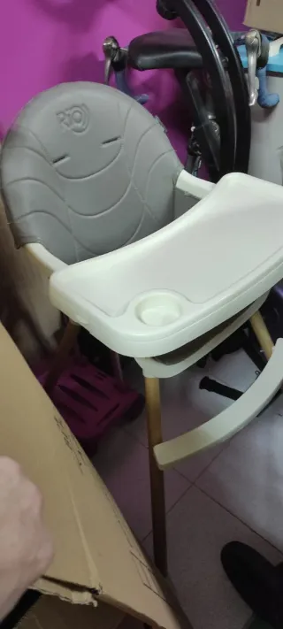 Trona de bebé RIO gris y blanca