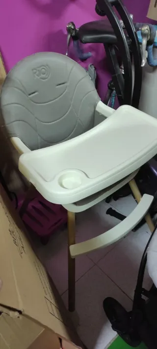 Trona de bebé RIO gris y blanca