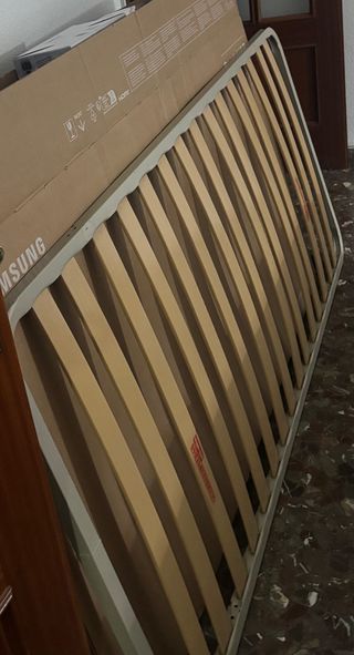 Somier de cama metálico y madera