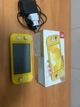 Nintendo Switch Lite Amarillo