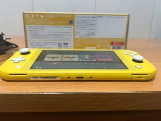 Nintendo Switch Lite Amarillo