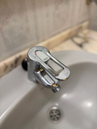 Conjunto mueble baño + espejo con luz + mármol