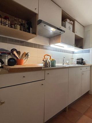 Cucina bianca moderna compatta