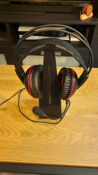 Cascos Gaming Asus ROG, con muy poco uso.