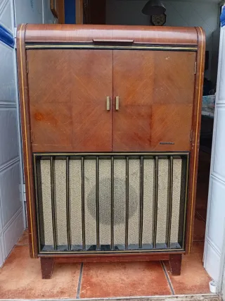 Radio antigua Tocadiscos Mueble Madera Telefunken